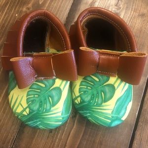 Size 4, Tropical Texas Moccs